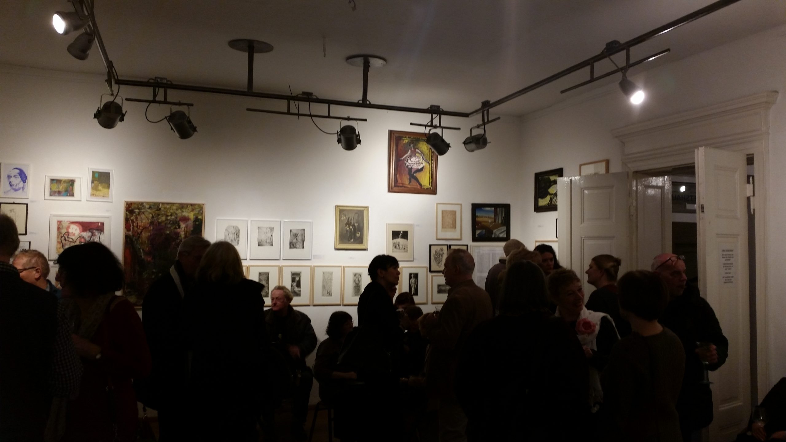 Viola Sandberg zur Jubiläumsausstellung "70 Künstler*innen - 70 Bilder" im Frühjahr 2017. Foto: Bernd Wähner