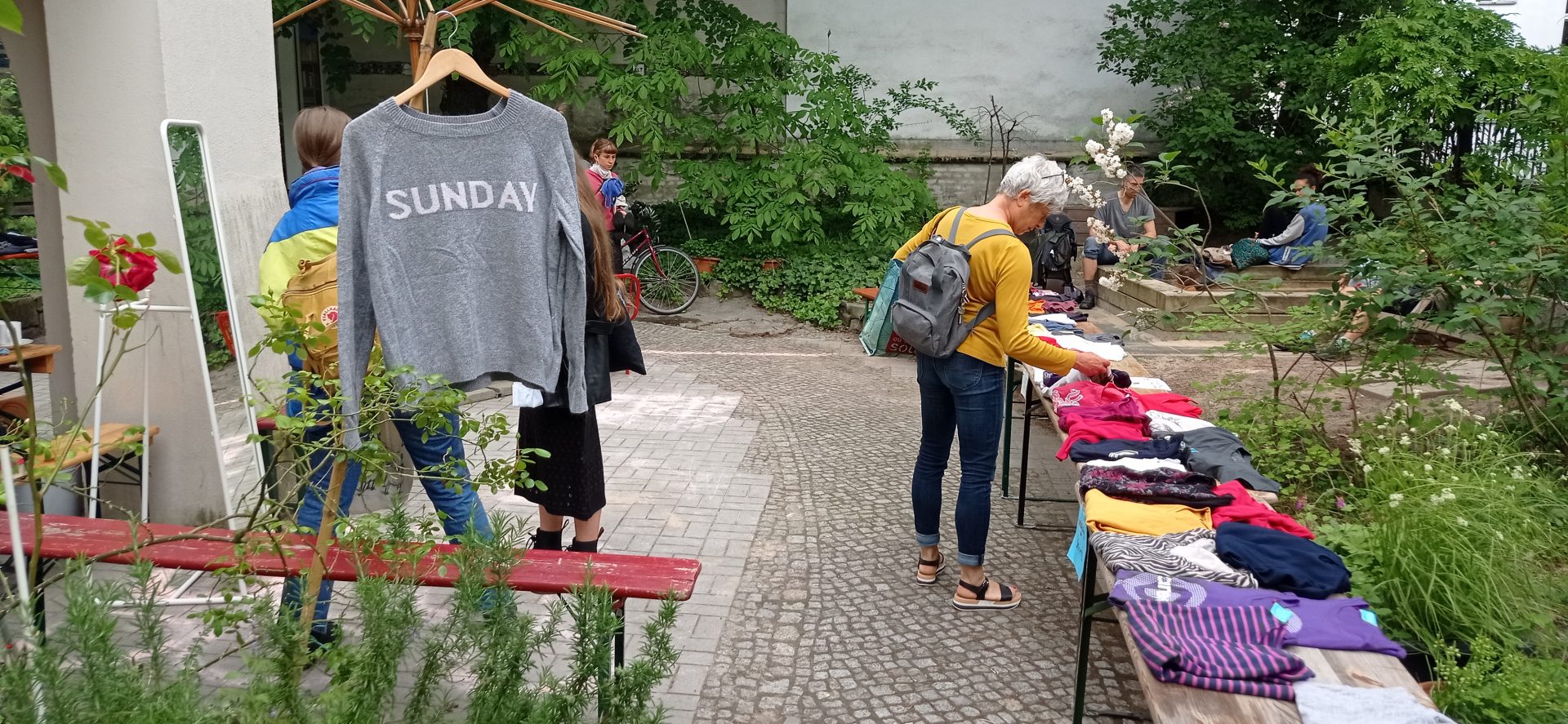 Ankündigung Kleidertausch vor dem STZ